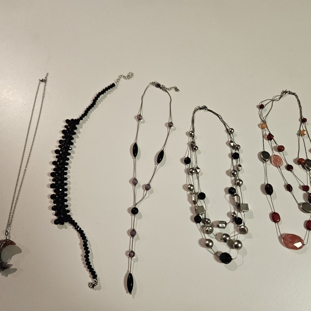 Lot Of 5 Womens Necklaces